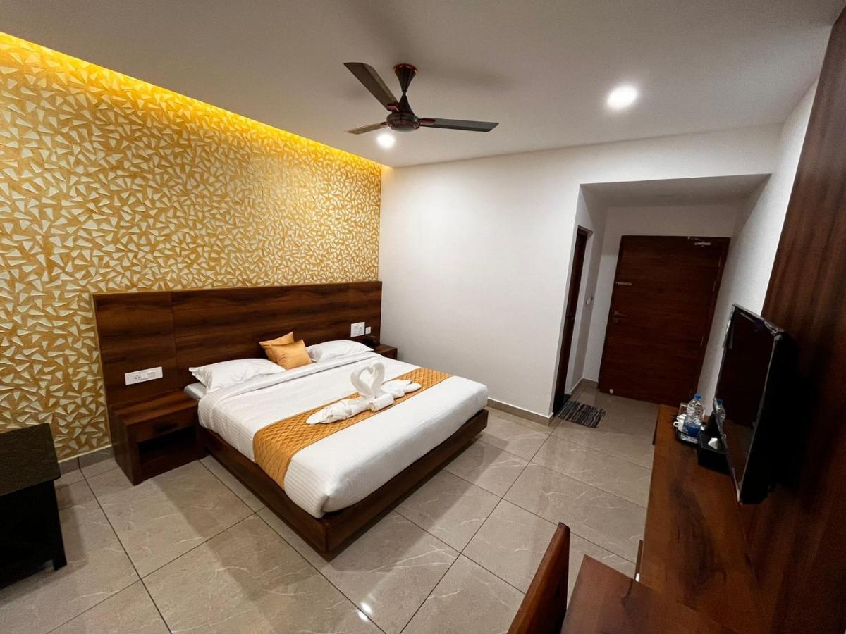 Hotel Woodlark Kattappana Exterior foto
