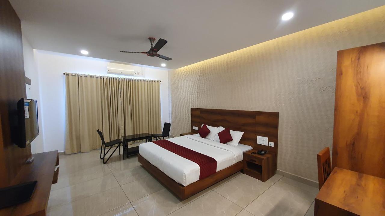 Hotel Woodlark Kattappana Exterior foto