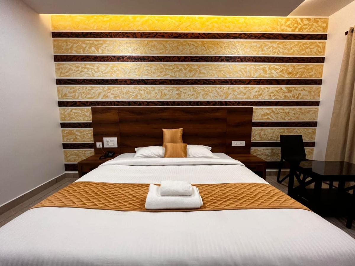 Hotel Woodlark Kattappana Exterior foto