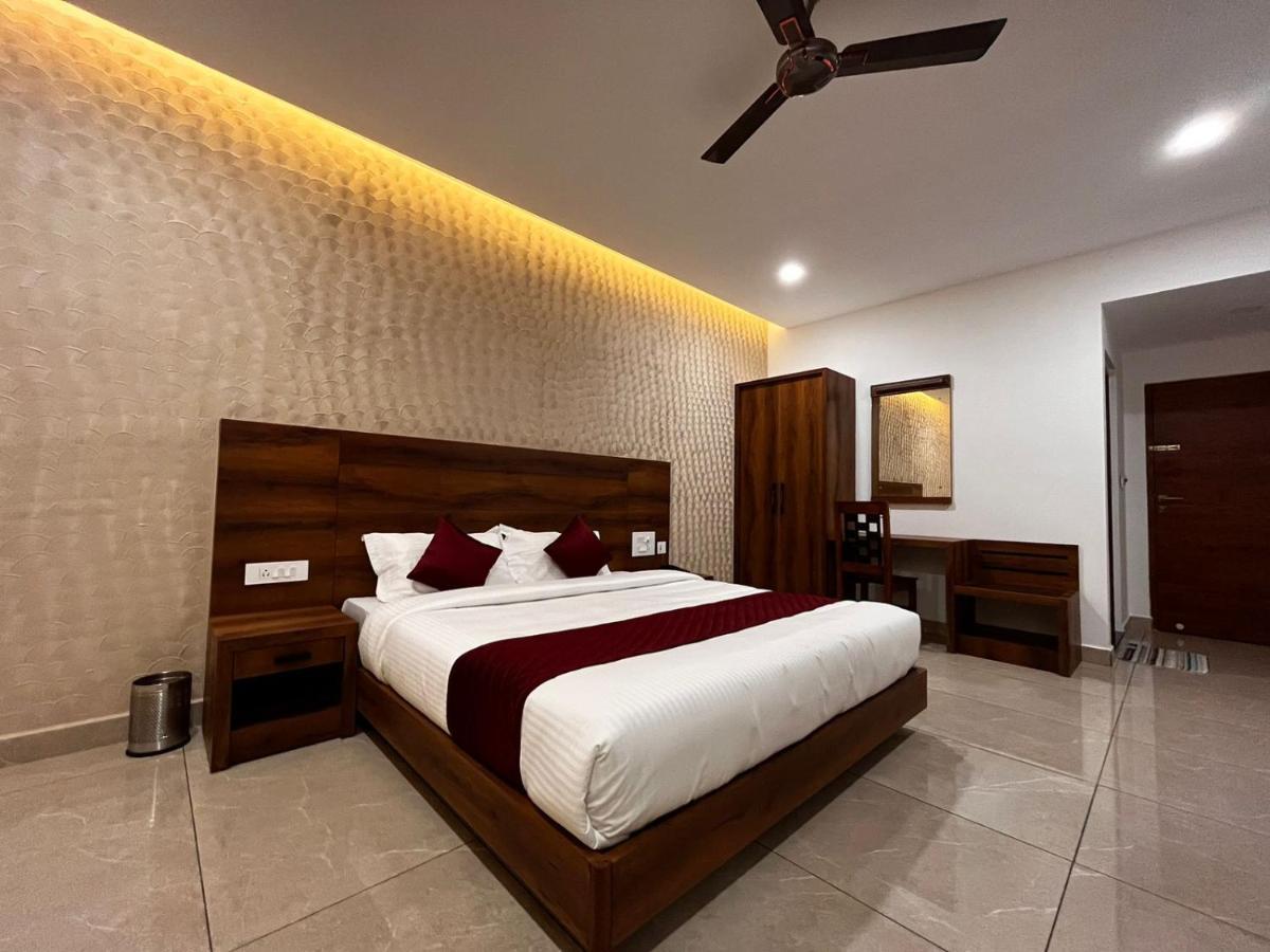 Hotel Woodlark Kattappana Exterior foto