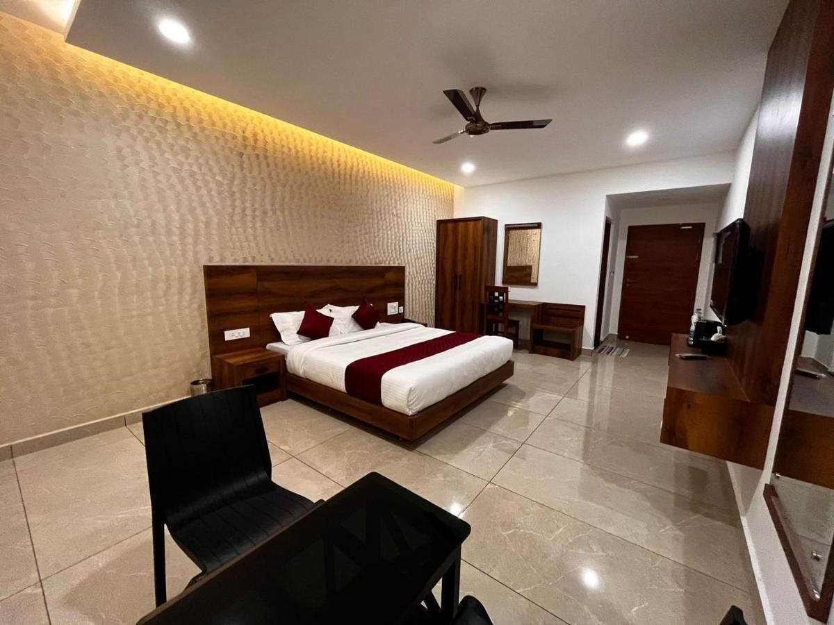 Hotel Woodlark Kattappana Exterior foto